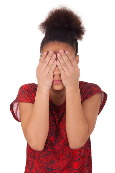 Afroamerikanische junge Frau mit Afro-Haaren — Stockfoto