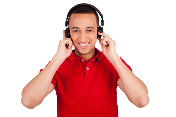 Homem negro se divertindo ouvindo música — Fotografia de Stock