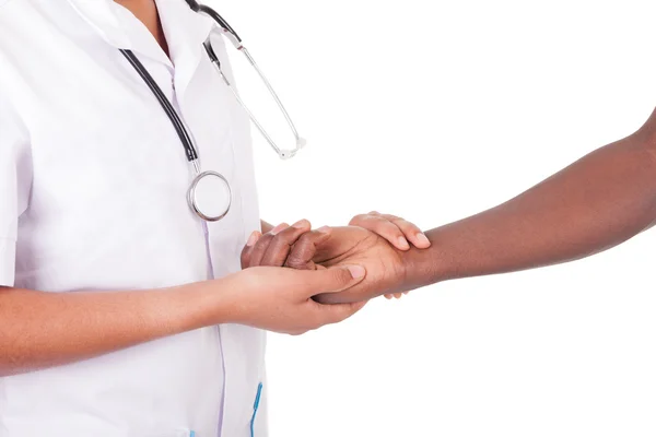 Femme afro-américaine médecin avec patient — Photo