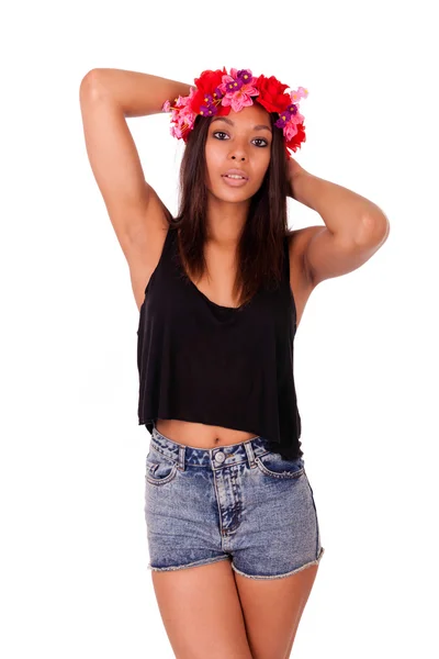 Красивая афроамериканская модель позирует в стиле моды — стоковое фото