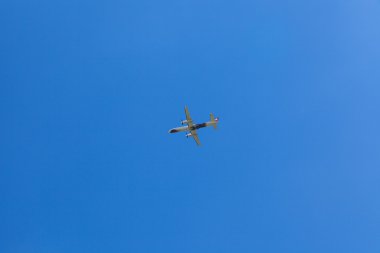 uçak ile mavi gökyüzü