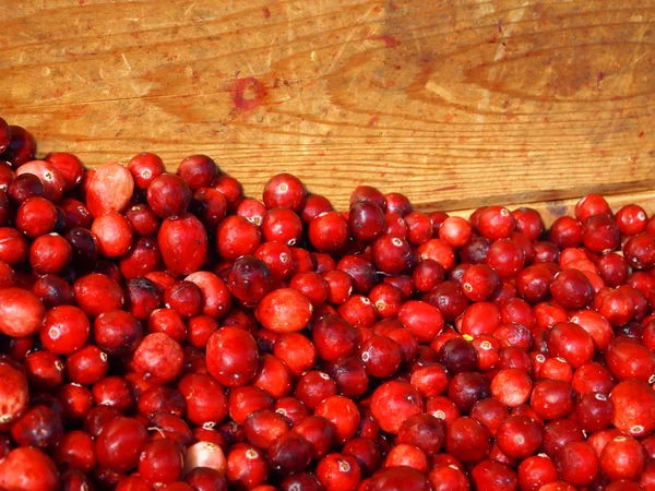 Cranberries in Wooden Crate — Stock Photo, Image