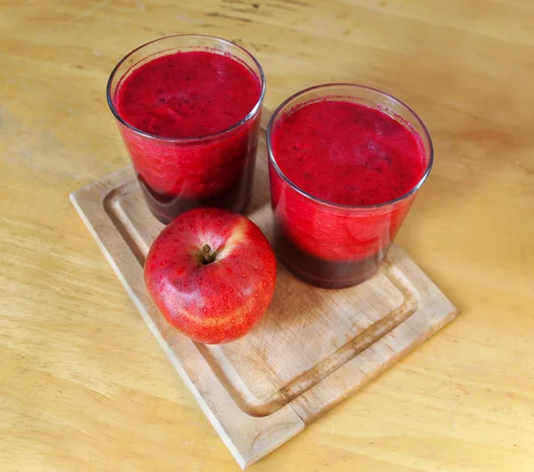 Красное яблочное пюре — стоковое фото
