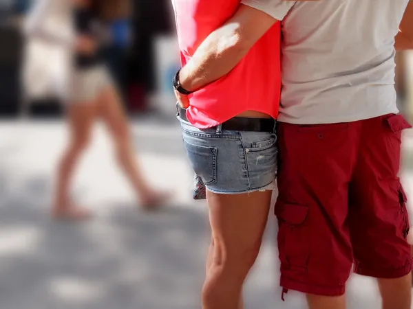 Anonymous Couple In Street In Love — Stock Photo, Image