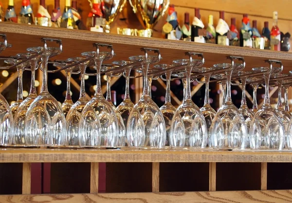 Wine Glasses In Tasting Room — Stock Photo, Image