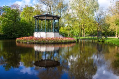 Lale, vondelpark ve havuz