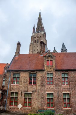 Geleneksel mimari ve kilise our lady Bruges