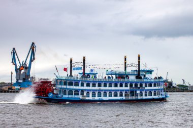 turistik yandan çarklı vapur louisiana yıldız