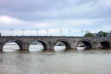  Masstricht içinde köprü