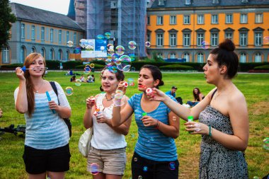 Bonn Üniversitesi öğrencileri darbe bubbles