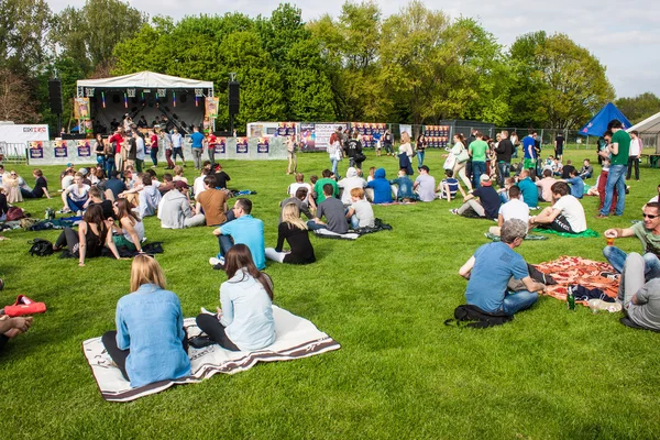 Osób odwiedza festiwal plenerowy Panamy — Zdjęcie stockowe