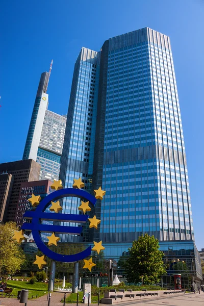 Słynny Wielki znak euro — Zdjęcie stockowe