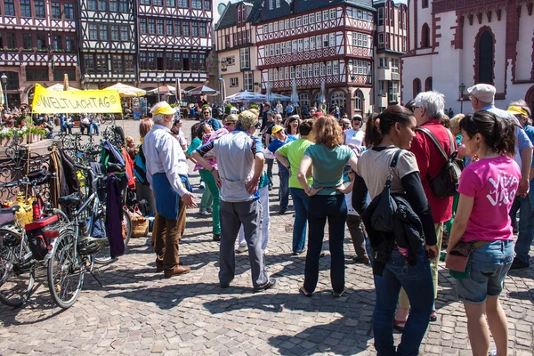 Menschen feiern Weltlachtag — Stockfoto