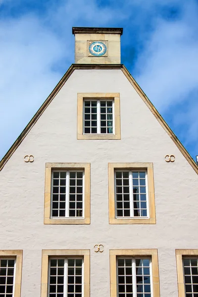 Monumentalna fasada budynku w munste — Zdjęcie stockowe