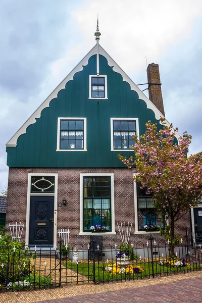 Antigua casa tradicional en Zaanse Schans — Foto de Stock