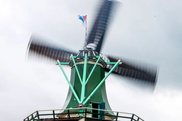 Szélmalom közelében zaanse schans — Stock Fotó