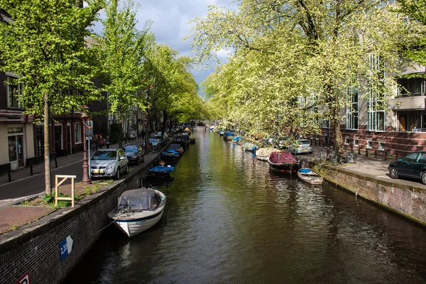 Canal en Amsterdam —  Fotos de Stock