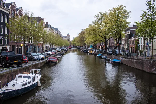 Kanał w Amsterdamie — Zdjęcie stockowe