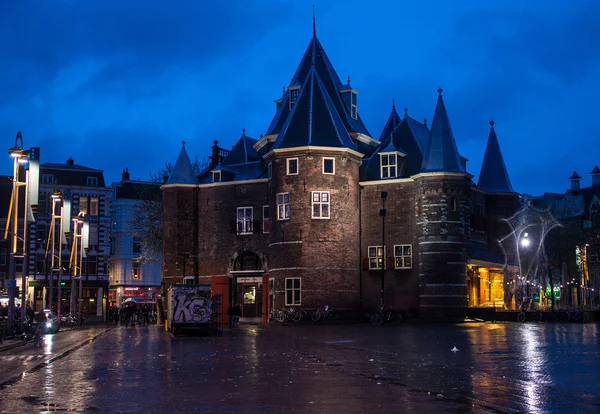 Oude kerk (alte kirche) in amsterdam — Stockfoto