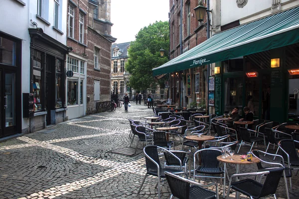 Beco no centro da cidade em Antuérpia — Fotografia de Stock