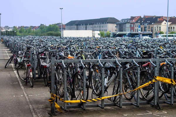 Abstellmöglichkeiten für Fahrräder — Stockfoto