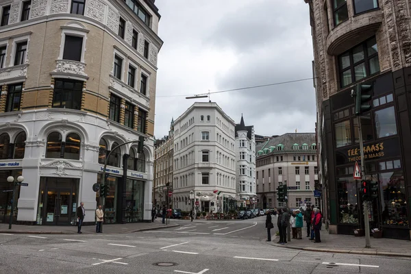 Vista de uma rua no centro da cidade em Hamburgo — Fotografia de Stock