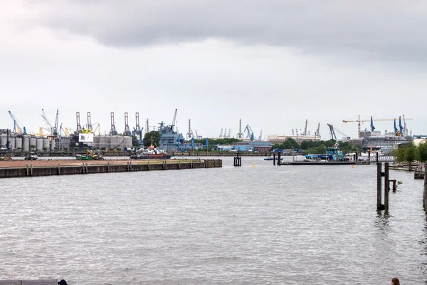 Vista de un puerto en Hamburgo — Foto de Stock