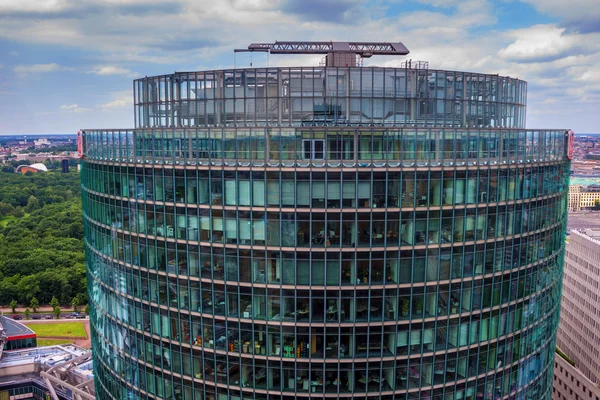 Edifício de escritórios moderno — Fotografia de Stock