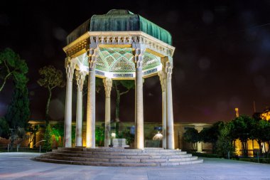 şair Hafız Türbesi