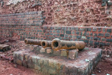 toplar, Portekizli kale hormoz Adası