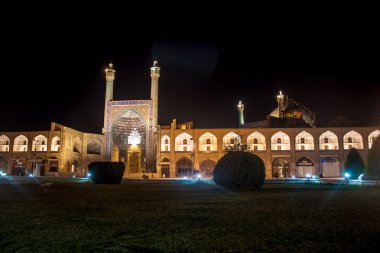 imam Meydanı ve isfahan camide imam gece görünümü