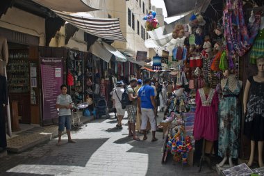 insanlar üzerinde bir semt pazarı
