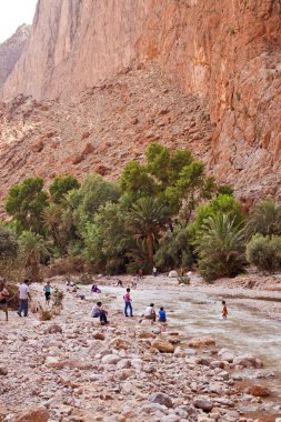 Tanımlanamayan yerel halkın banyo bir kanyon