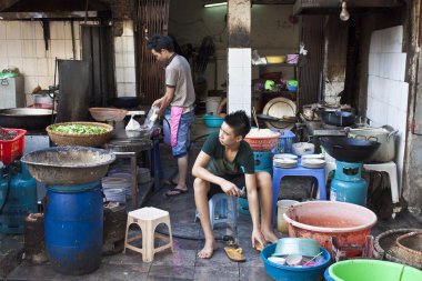  Hanoi sokak restoranda aşçı