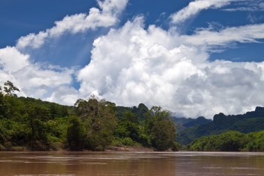 nam ou Nehri üzerinde bir tekne üzerinden görüntülemek