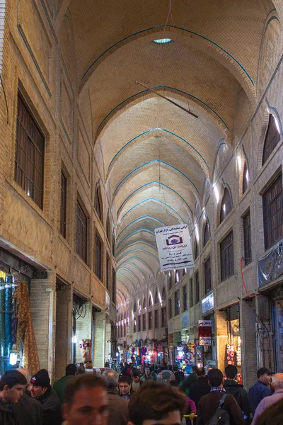 Les gens dans le bazar central — Photo