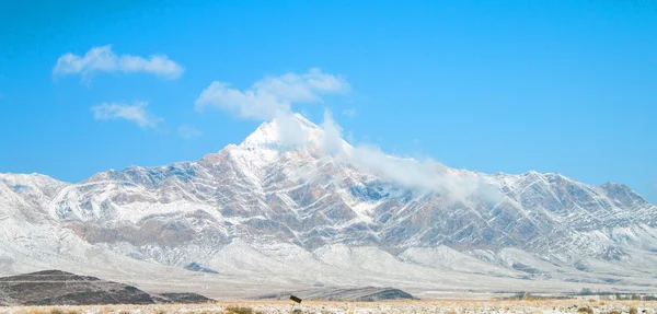 Montagne innevate nell'Iran centrale — Foto Stock