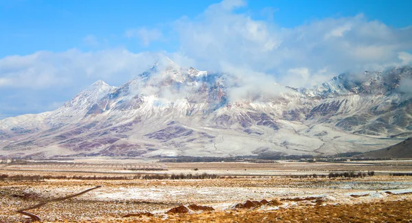 雪の覆われた山 — ストック写真