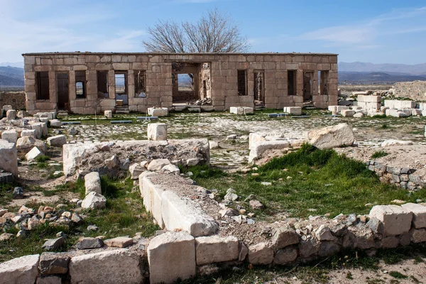 Ruins of an old caravanserai — Stock Photo, Image