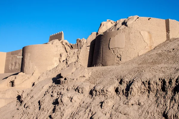 Fortification walls of ancient citadel of Bam — Stock Photo, Image