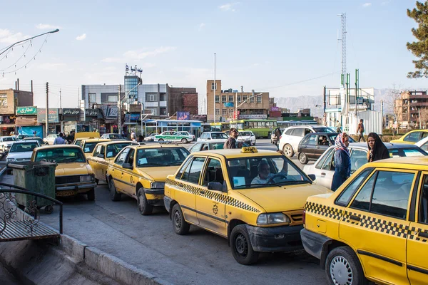 Taxi čekat na zákazníky v kerman — Stock fotografie