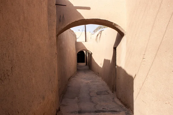 Typical narrow alley in Yazd — Stock Photo, Image