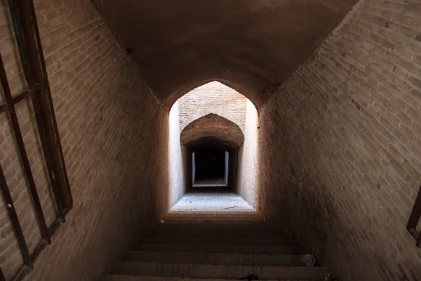 Entrada a un acueduc subterráneo — Foto de Stock