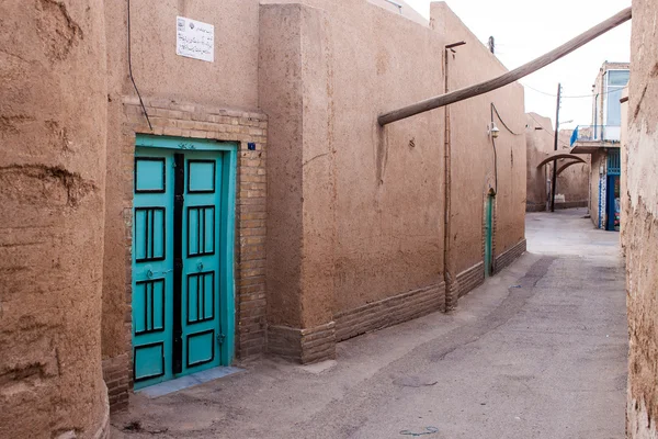 Callejón estrecho típico de Yazd — Foto de Stock