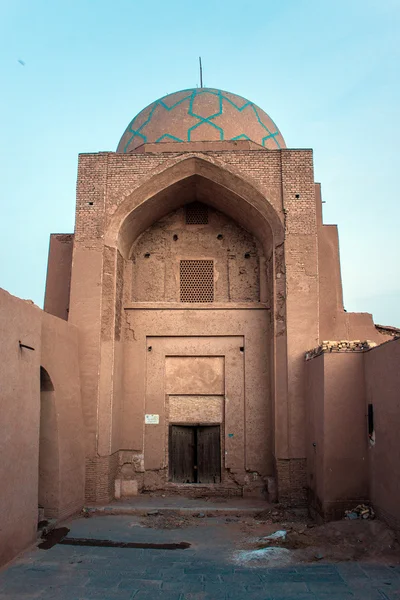 One of traditional adobe buildings in Yazd — Stock Photo, Image