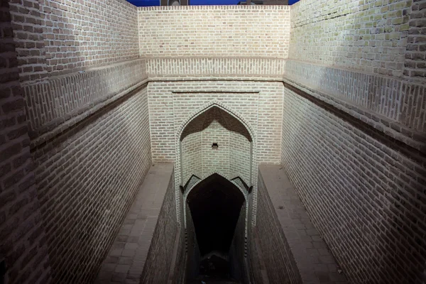 Entrance to an a underground aqueduct in Yazd — Stock Photo, Image