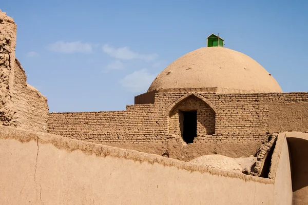 Uno dei tradizionali edifici in adobe a Yazd — Foto Stock