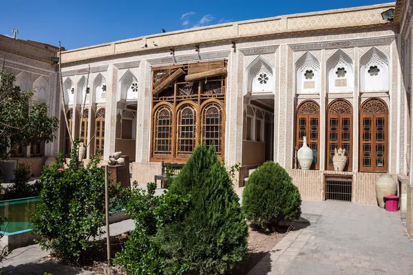 Gården i ett traditionellt hus i yazd — Stockfoto