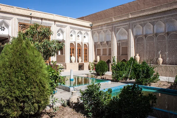 Yazd の伝統的な家の中庭 — ストック写真