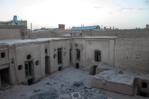 Casas de adobe tradicionais em ruínas em Yazd — Fotografia de Stock